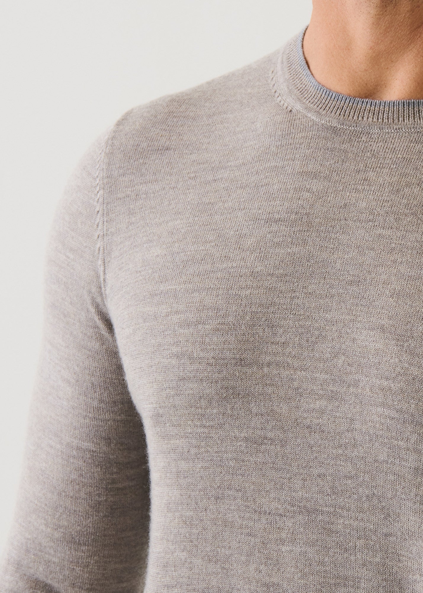 Extra Fine Merino Wool Crew Neck (P112C19A)
